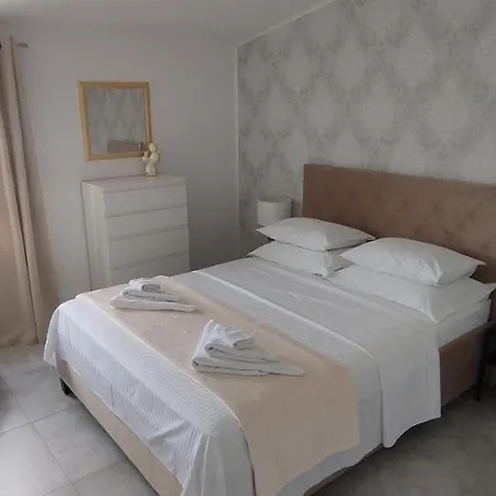 Bloom Deluxe Apartman Vir